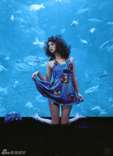 组图：佐佐木希写真集风格多变