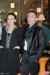 组图：梁朝伟学舞弃老婆陪 嘉玲称王菲享受单身