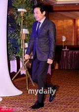 组图：李秉宪安圣基等出席韩国电影协会忘年会