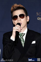 组图：众星捧场ULALASESSION林允泽婚礼