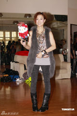 幻灯：郑秀文拼命为个唱彩排 否认为教会捐款三千万