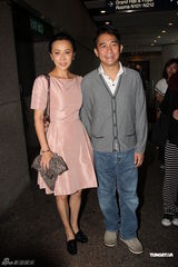 组图：梁朝伟刘嘉玲恩爱出席活动 粉碎婚变传言