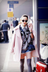 组图：蒋梦婕潮装独自回京心情大好