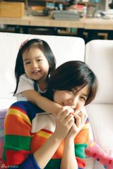 组图：陈妍希首张专辑照曝光 窥探女神私密生活