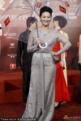 组图：惠英红领衔《爱未央》剧组亮相