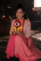 组图：探班吴奇隆马苏山洞拍激情戏