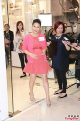 组图：袁彩云将产女 方中信愿尽好爸爸责任