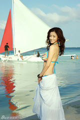 幻灯图：何彦霓写真打扮前卫 秀完美身材