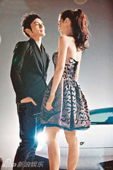 组图：电影明星爱名模 直的弯的都逃不过