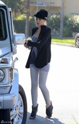 组图：酷妈格温-斯蒂芬妮型爆装扮带两子出行