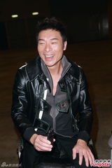 组图：吴雨霏唱失恋歌 许志安称郑秀文难讨好