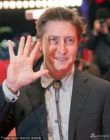 组图：《雪崩王子》首映 导演携主演亮相红毯