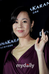 组图：宋允儿高小英高贤贞金允珍为某品牌站台