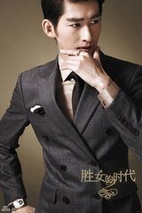 组图：吴奇隆钟汉良领衔剧星古装PK现代装