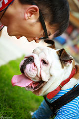 组图：郭家铭鬼马个性街拍 背带裤卖萌宠物奇缘