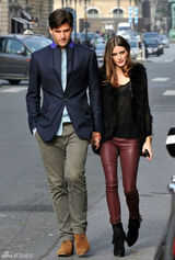 高清组图：奥利维亚-巴勒莫街拍皮草背心搭皮裤