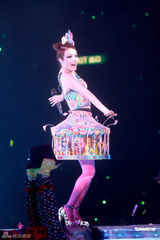 组图：容祖儿尾场演唱会性感热舞 动作狂野令人窒息 