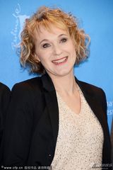 组图：《金子》记者会乌维-波姆红衣惹眼