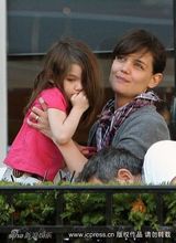 幻灯图集：苏瑞和妈妈逛街 人小鬼大表情可爱