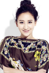 组图：曾泳醍异域风情写真笑容甜美