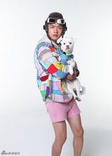 组图：包贝尔携犬卖萌 呼吁收养代替购买