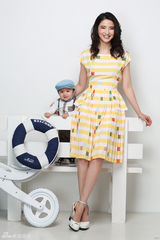 组图：龚蓓苾儿子首曝光 混血宝贝镜头感十足