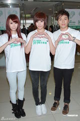 组图：成龙曾志伟等众星出席爱心无国界311烛光晚会 