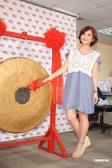 组图：梁静茹酒量佳下战帖欲与蔡依林拼酒