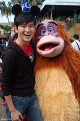 高清组图：黄明游玩东京迪士尼 重返童年欢乐时光