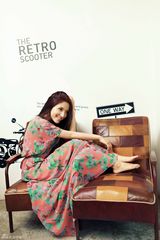 组图：潘辰登杂志封面 甜美清新展俏皮可爱