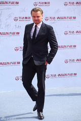 组图：莱昂纳多梁朝伟赵薇等齐聚青岛