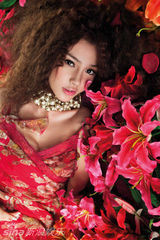 组图：林志玲蔡依林等争艳 置身花丛娇艳绽放