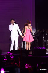 组图：丁当个唱40首情歌联唱 温升豪担任嘉宾