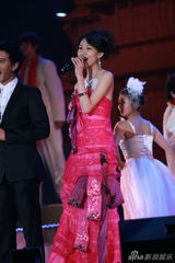 幻灯图：黄琦雯登《首映》 春晚演绎《一剪梅》