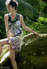 高清图集：桂纶镁热带雨林拍写真