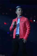 组图：羽泉开唱海泉泪洒舞台 白百何现身捧场