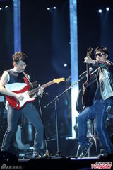 组图：陶喆与辣妹热舞互摸 谢霆锋帅气现身飙歌