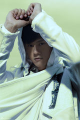 高清组图：张杰新造型突显王子范 时尚潮服优雅经典