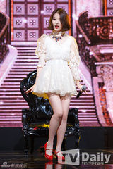 组图：SHINee打榜夺冠画花脸 朴志胤AOA性感　