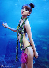 组图：佐佐木希写真集风格多变