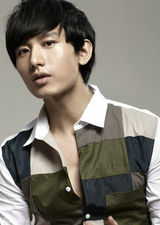 组图：成毅帅气写真显少年英气