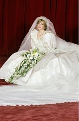 组图：盘点戴安娜生前风华绝代留影