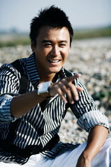 高清图：赵会南全新时尚写真 举手投足显男人魅力