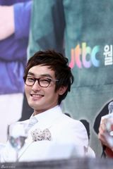 高清组图：安七炫新剧《完美结局》制作发布会