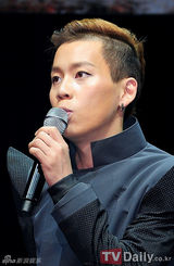 组图：韩男团ULALA SESSION宣传韩五大城市巡演