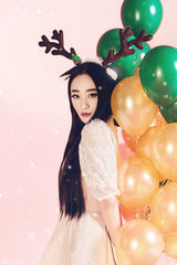 组图：严艺丹粉嫩圣诞大片 化身麋鹿小红帽