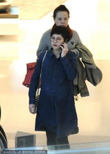 组图：孙俪不惧离婚传闻逛街 逛童裙疑二胎为女