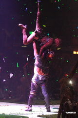 组图：郑伊健开唱遭催婚 女友蒙嘉慧到场欣赏