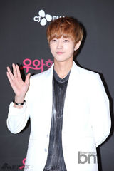 B1A4真英安善英等出席《优雅的女人》发布会