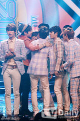 组图：INFINITE《音乐中心》夺冠 金素贤主持